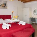 Πανσιόν Luxury Rustic Chic 4*