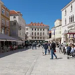 Πανσιόν Luxury Rustic Chic 4*