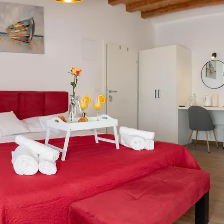 Konukevi Luxury Rustic Chic 4*