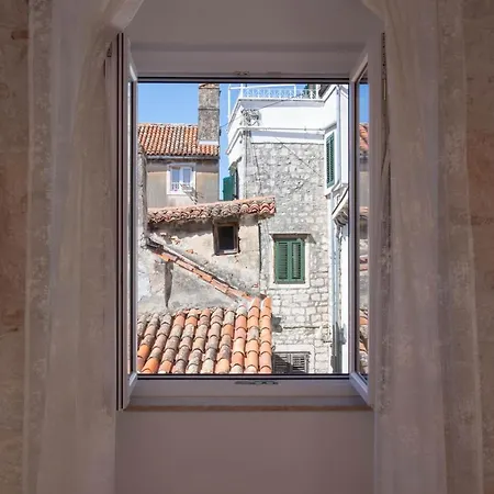 Luxury Rustic Chic سبليت