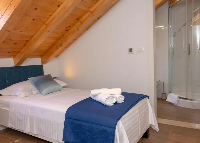 게스트하우스 Luxury Rustic Chic 4*