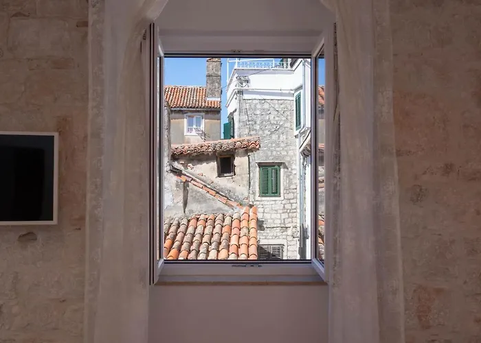 Luxury Rustic Chic Split