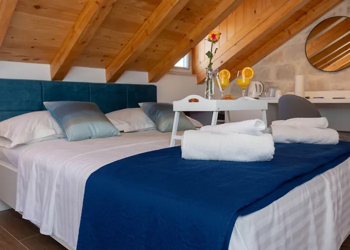 Luxury Rustic Chic Split