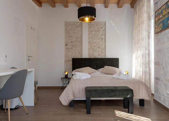 Luxury Rustic Chic Split